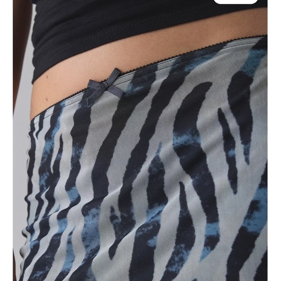 Urban Outfitters Kimchi Blue Zimi Zebra Print Mesh Mini Skirt XL - Picture 9 of 14
